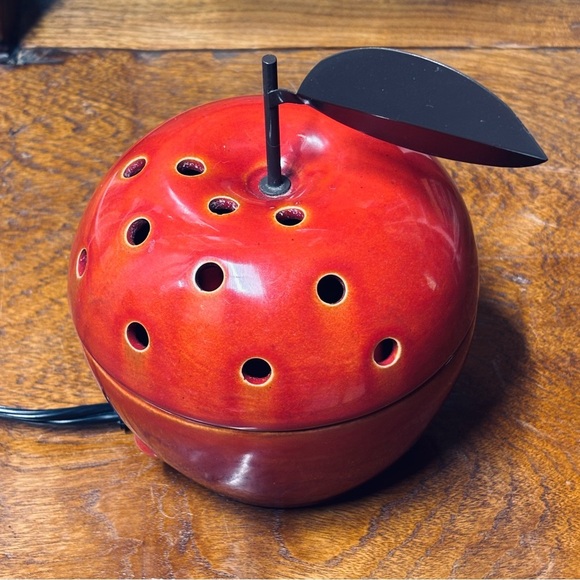 Retired Scentsy ceramic Teacher Appreciation Gift red apple wax warmer / melter - Picture 1 of 8